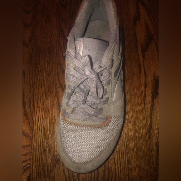 Super cute Reebok sneakers - Picture 4 of 5